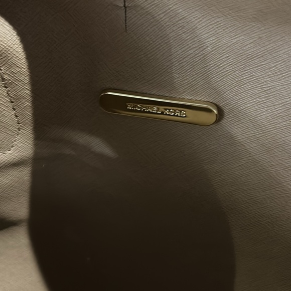 Authentic! Michael Kors tote w long strap included - Picture 6 of 11